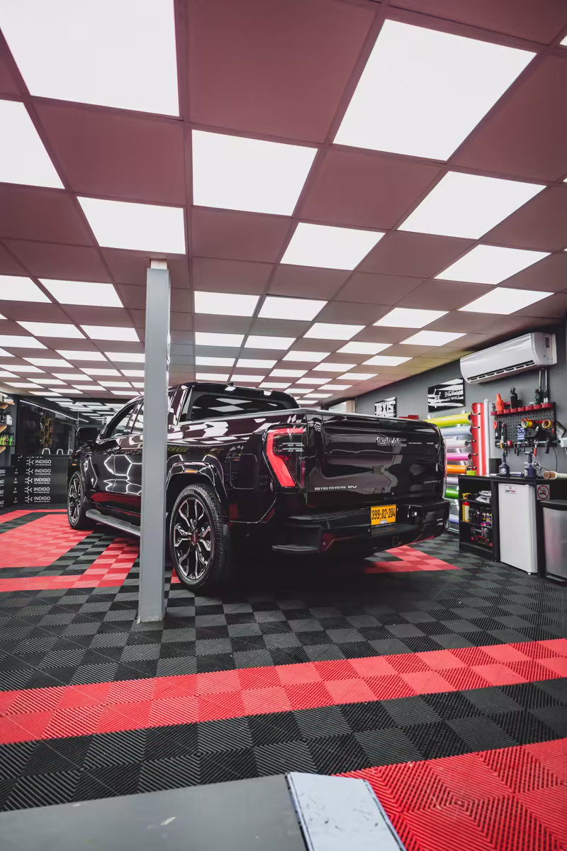 Прозрачная плёнка PPF на GMC Sierra EV — фото 6