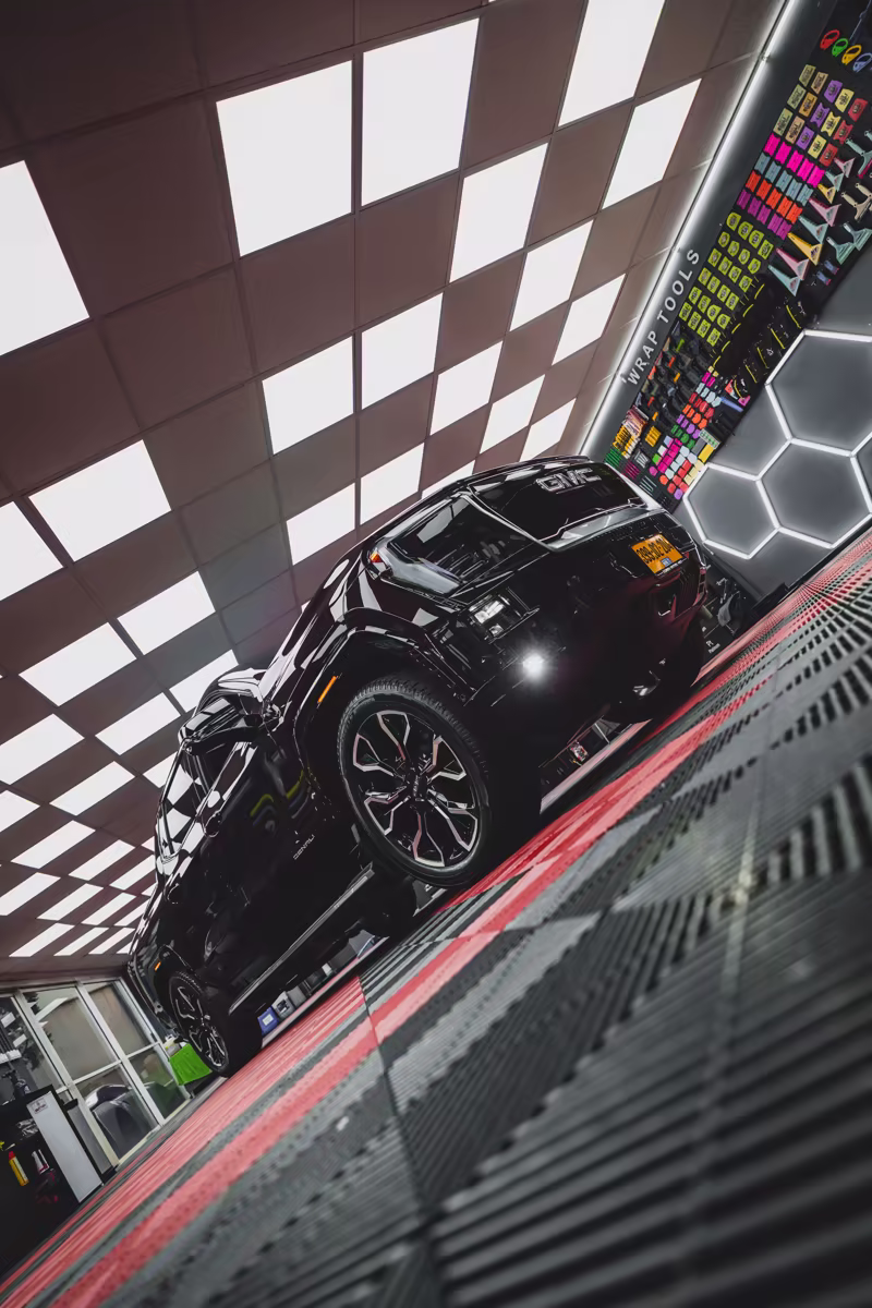 Прозрачная плёнка PPF на GMC Sierra EV — фото 9