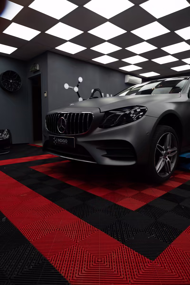 Оклейка Mercedes E300 в матовый серый