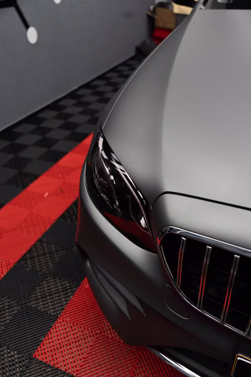 Оклейка Mercedes E300 в матовый серый — фото 5