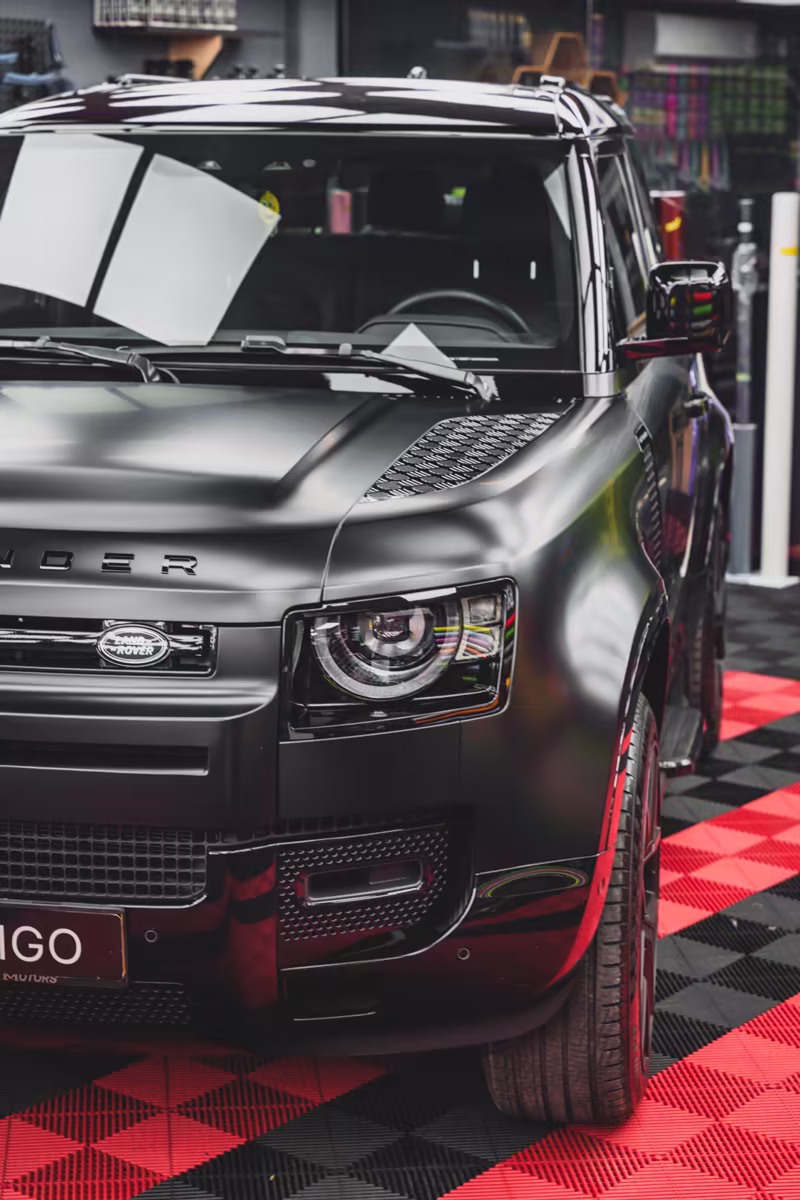 Оклейка Land Rover Defender в чёрный — фото 5