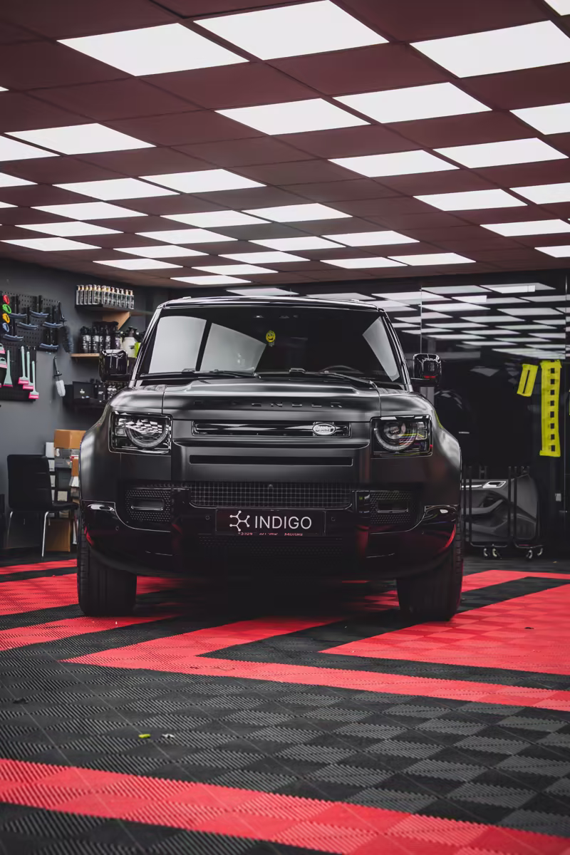Оклейка Land Rover Defender в чёрный — фото 7