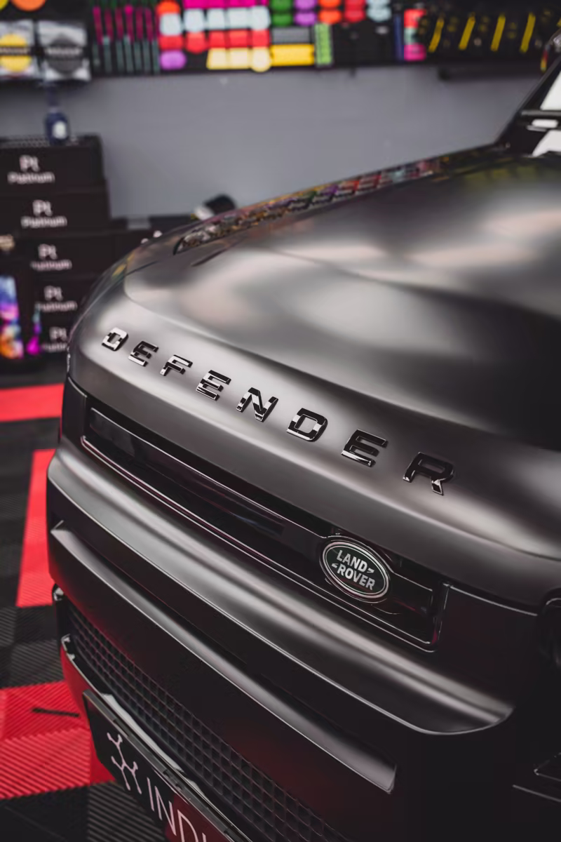 Оклейка Land Rover Defender в чёрный — фото 8