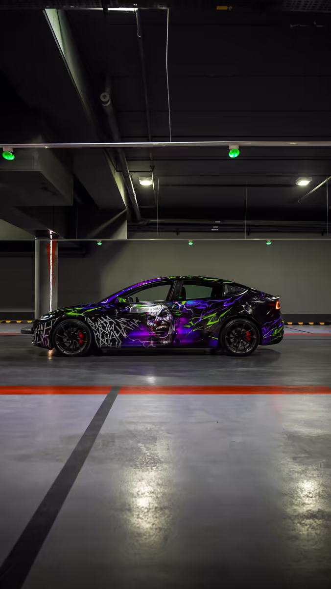 Tesla с авторской графикой Joker — фото 7