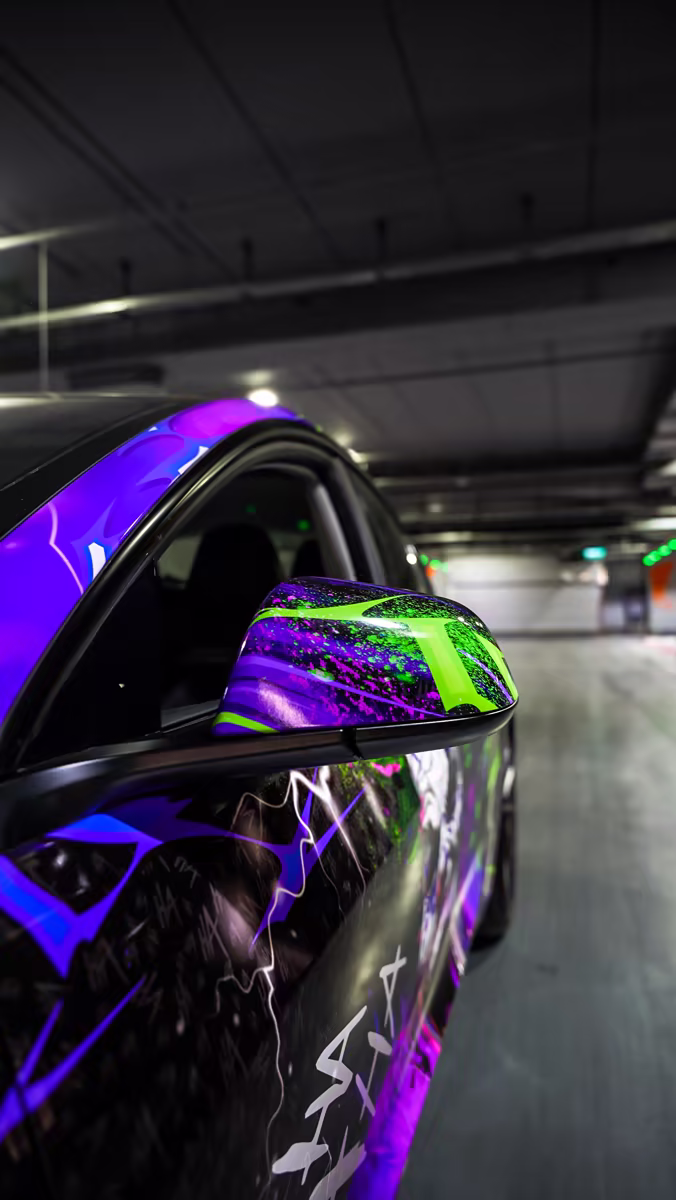 Tesla с авторской графикой Joker — фото 8