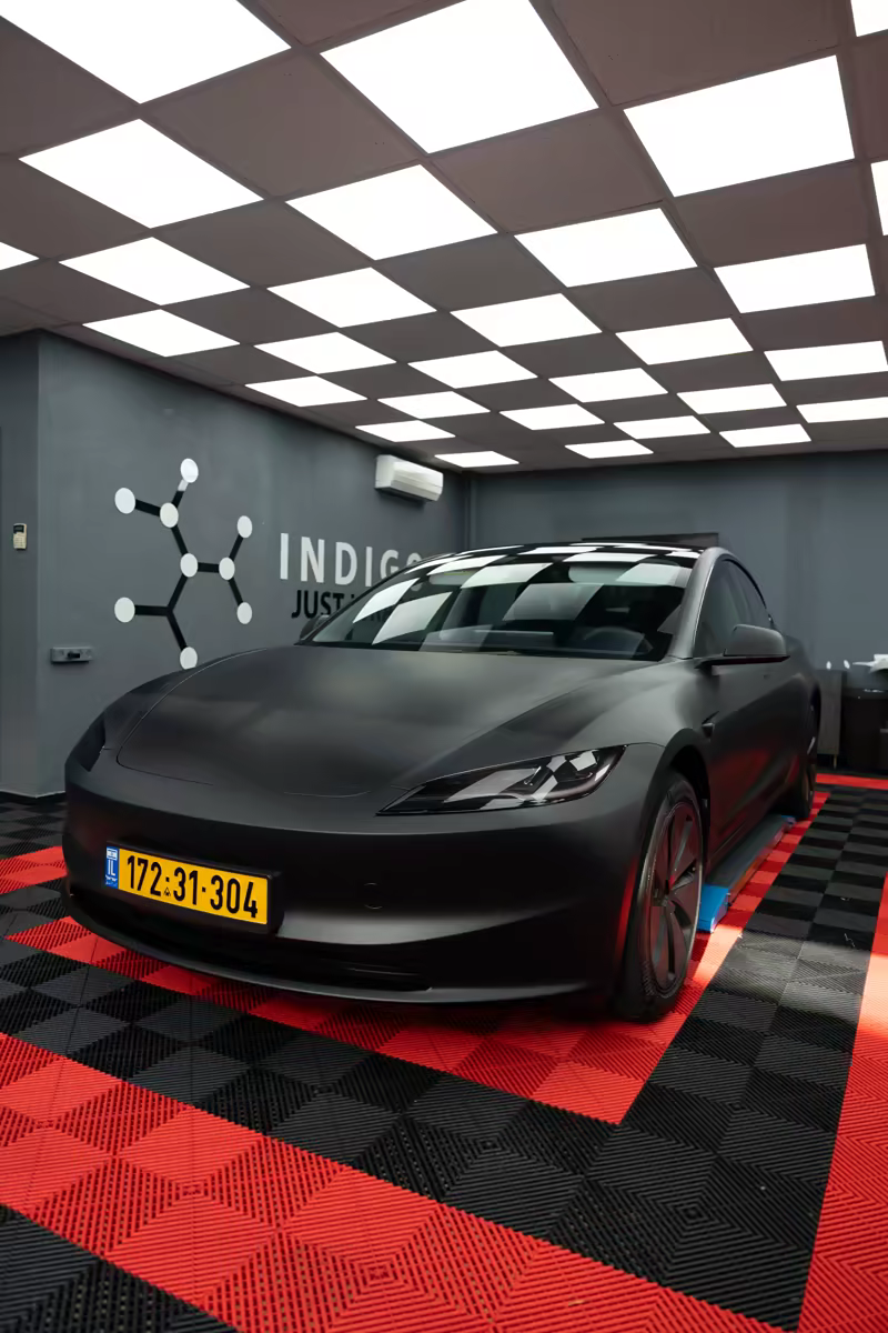 Плёнка PPF в матовом чёрном на Tesla Model 3