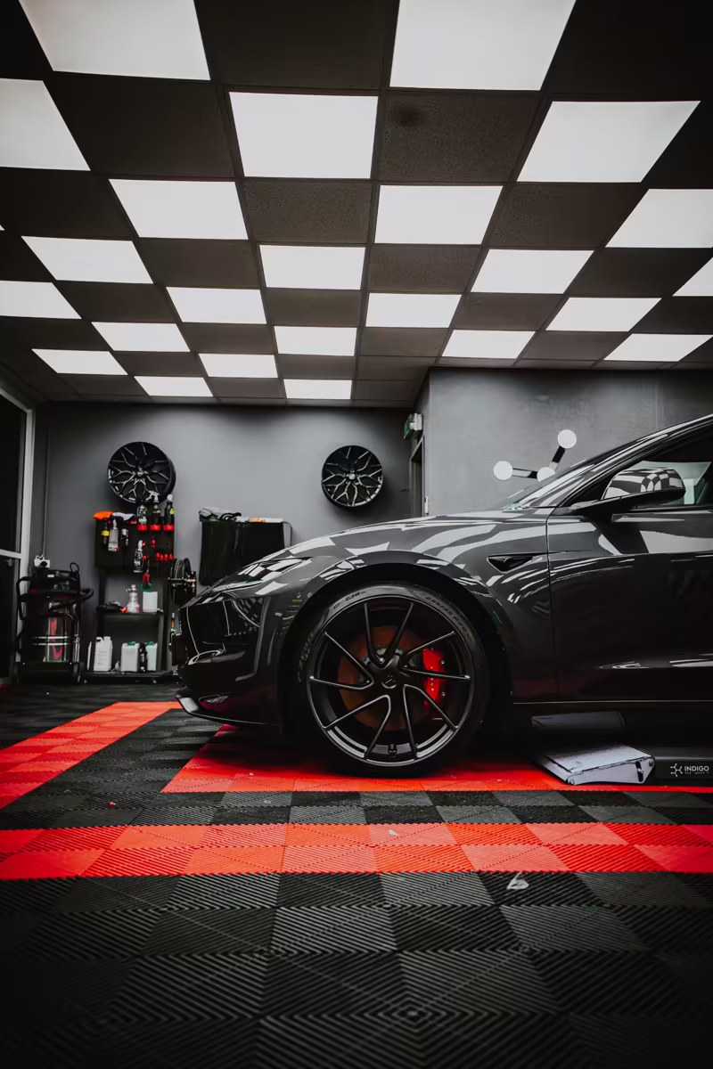 Глянцевая плёнка PPF на Tesla Model 3 Performance